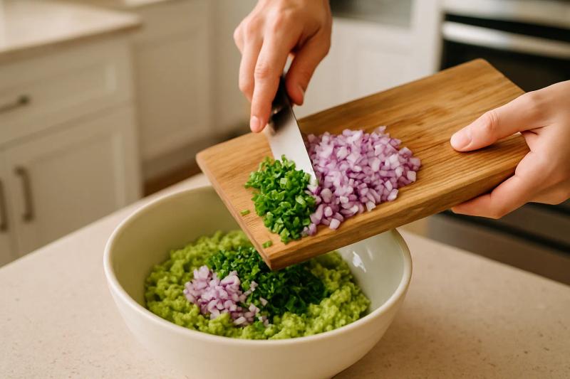 Paso 4 de Guacamole con Tocino